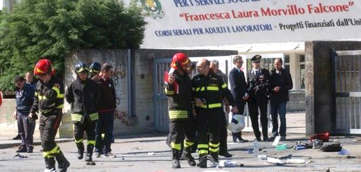 Foto della scuola dopo l'esplosione (ph: liberainformazione.org)